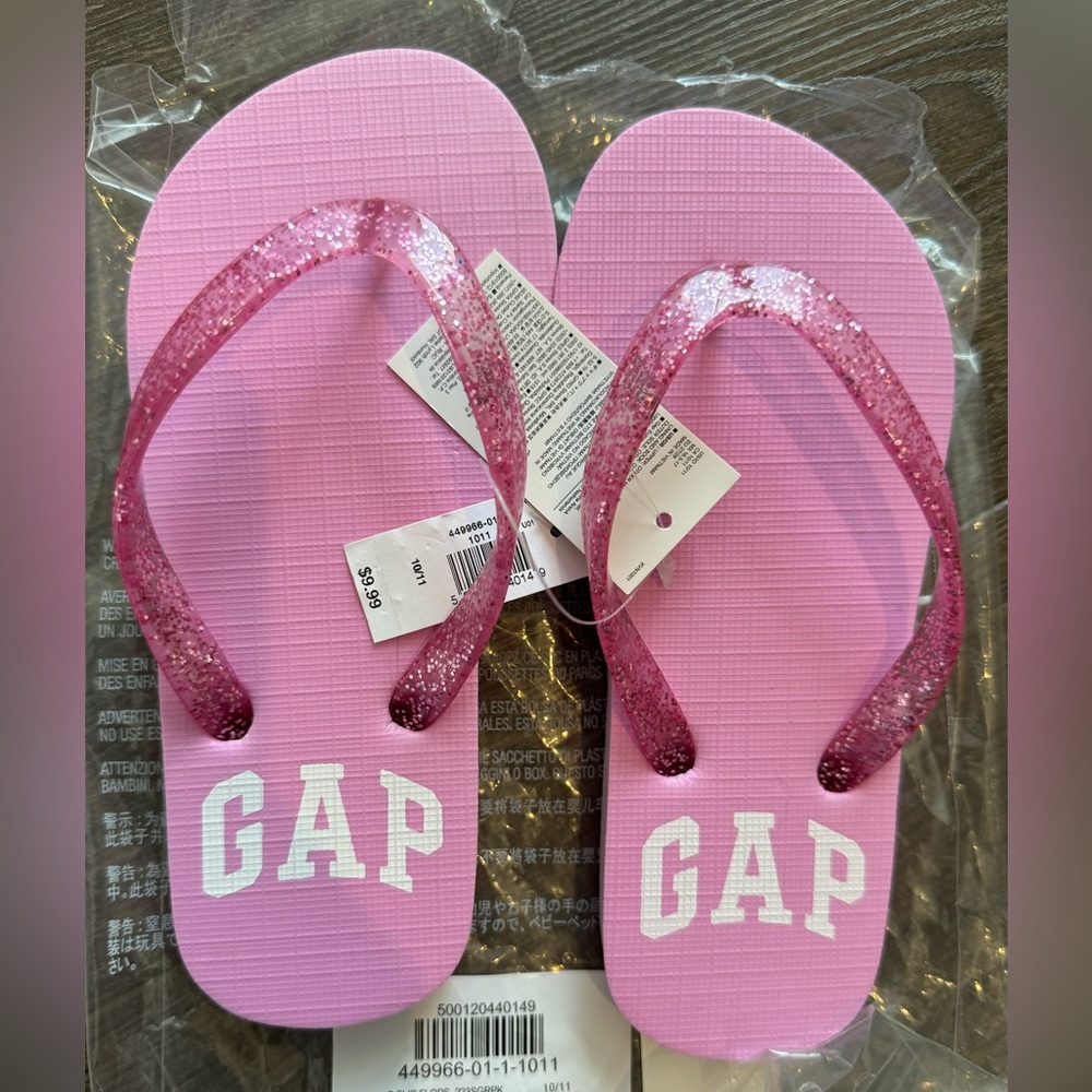 NWT Gap Flip Flops